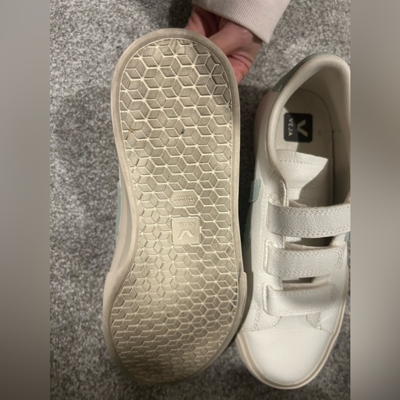 VEJA Recife Bicolor Triple-Grip Sneakers - Picture 7 of 7